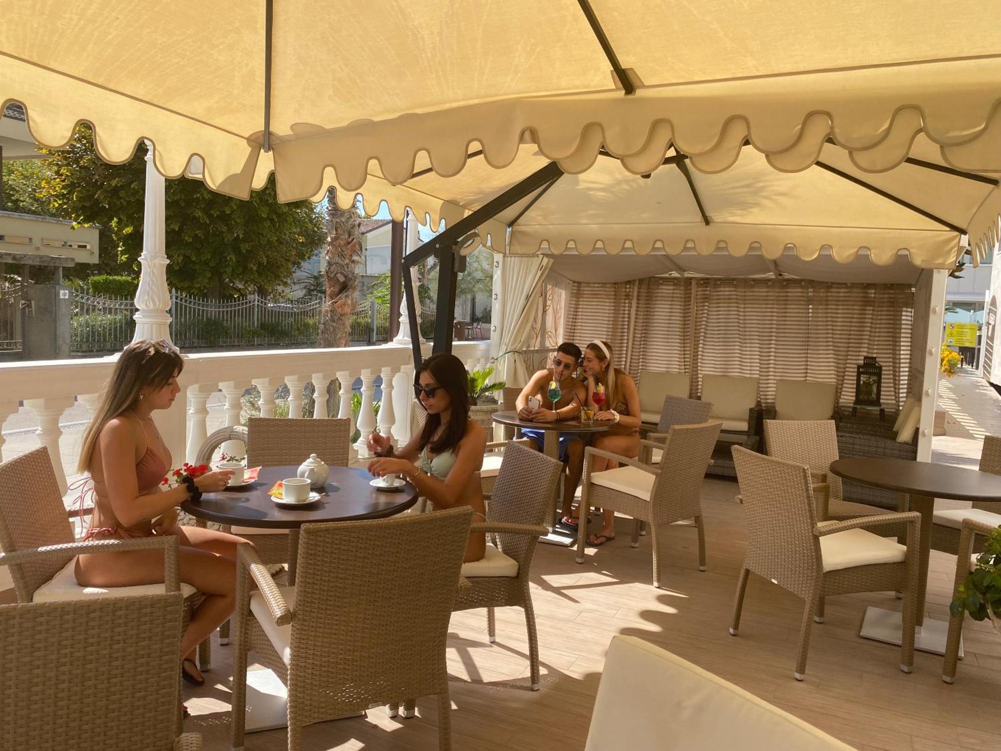 Hotel Caesar Paladium Rimini Kültér fotó